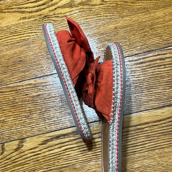 Universal Thread fabric big bow slides.  Orange. Size 8. - Picture 8 of 10